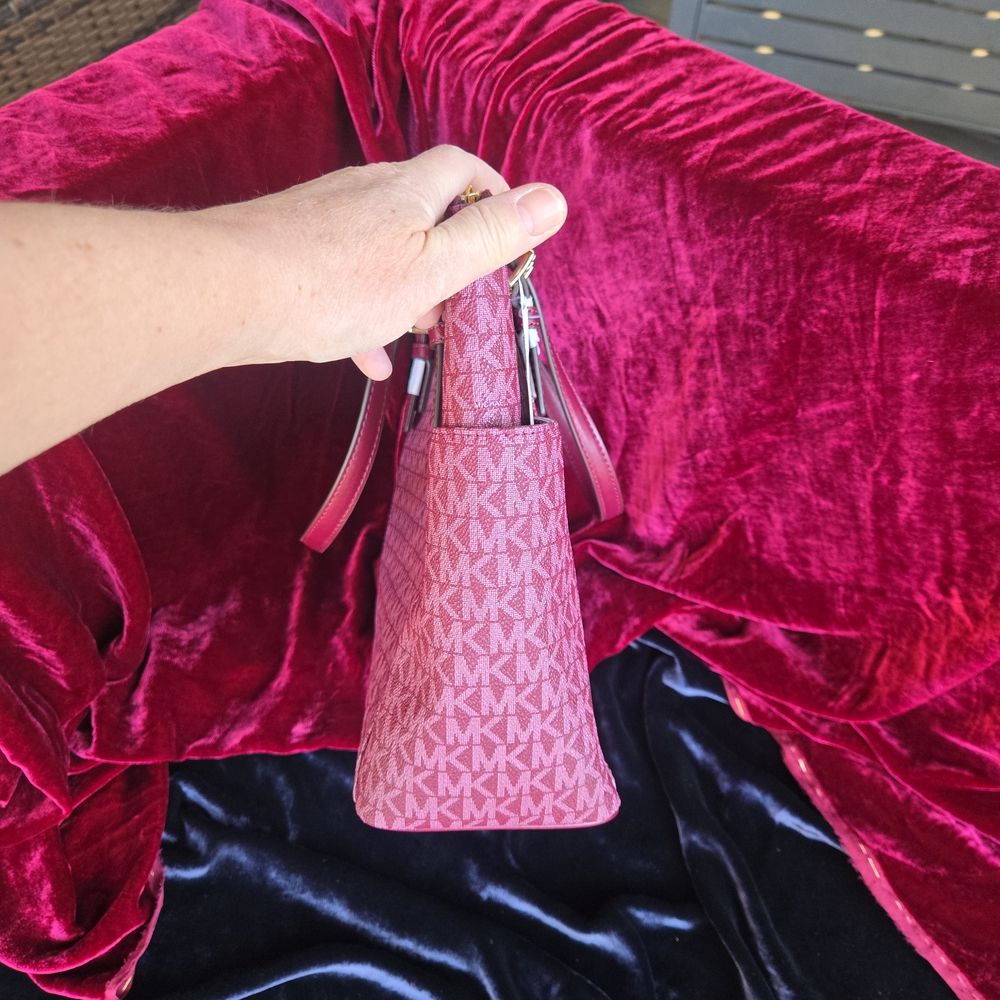 Michael Kors Jet Set Item EW TZ Tote Signature DK Berry NWT - Picture 5 of 11